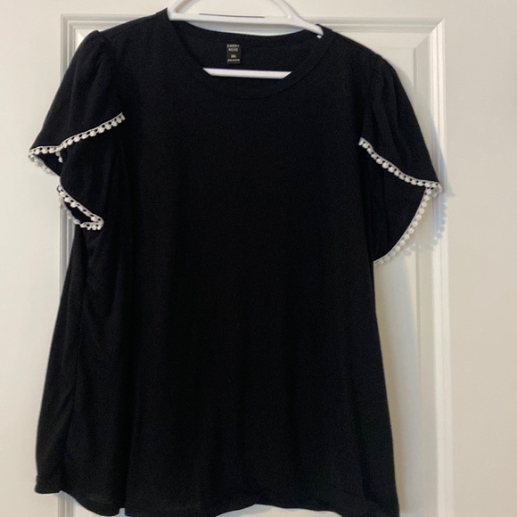 Cute shirt with detailed sleeves - Picture 1 of 2